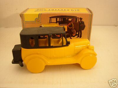 VINTAGE AVON 1926 CHECKER CAB AFTER SHAVE AUTO BOTTLE  