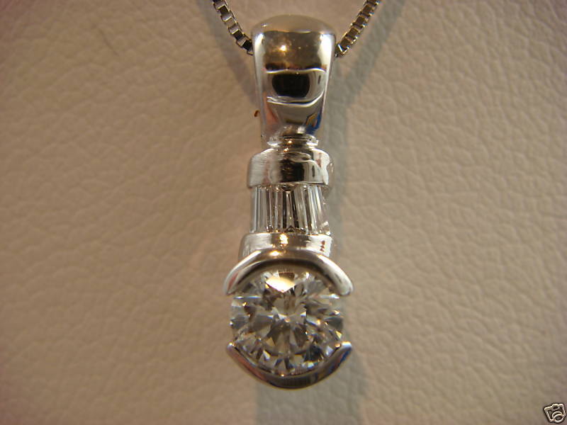 DIAMOND PENDANT ROUND AND BAGUETTE 0.35 CT. EXCLUSIVE.  