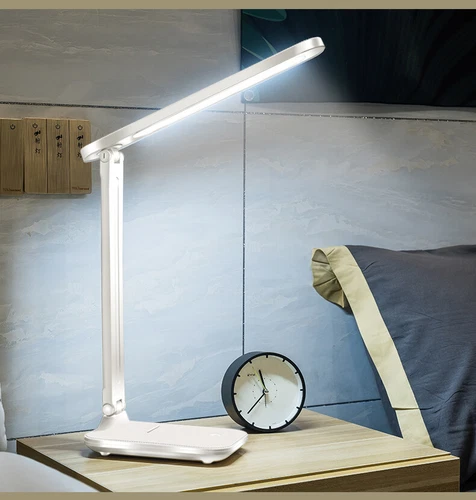 Innenraum-Tischlampen aus Messing fürs Wohnzimmer