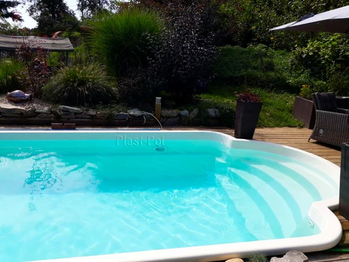 Einbau-Schwimmbecken aus GFK Glasfaser