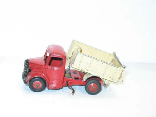 Véhicules militaires miniatures Dinky Bedford