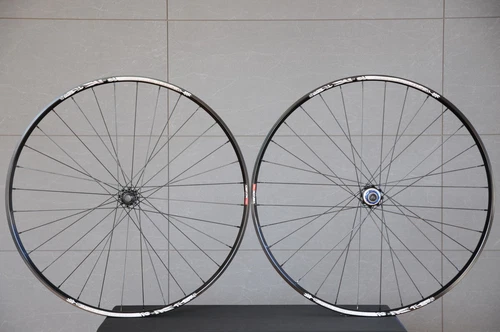 Tune Fahrrad-Laufräder mit Drahtreifen