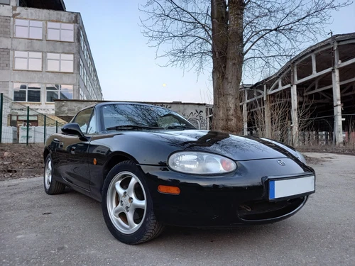 Mazda Automobile mit manueller Steuerungsart