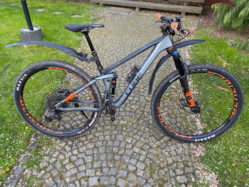 Cube Fahrräder mit Vollfederung