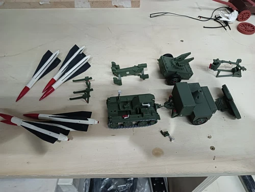 Altri modellini statici di veicoli Action in plastica