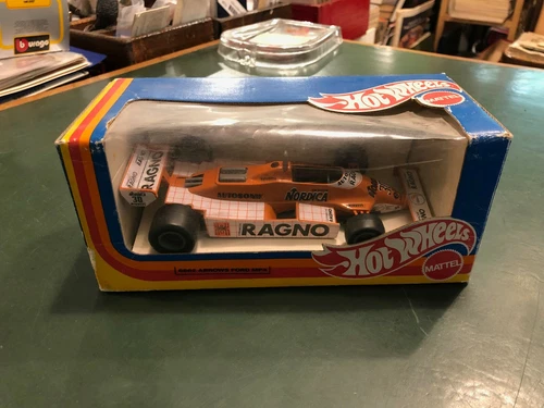 Modellini statici di auto da corsa Formula 1 Hot Wheels per Ford