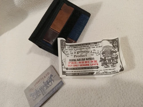 Levi's кожаные многоцветные бумажники для мужчин